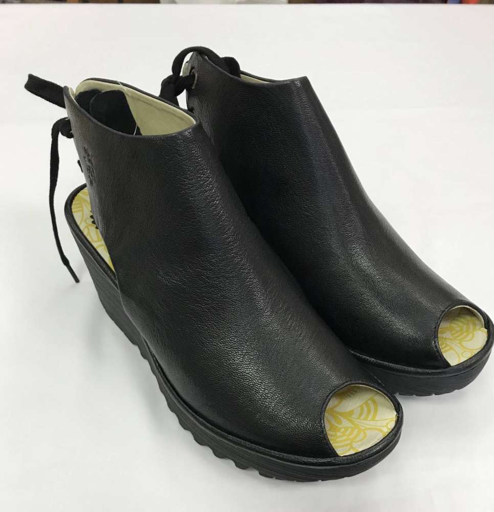 FLY LONDON BLACK SHOE